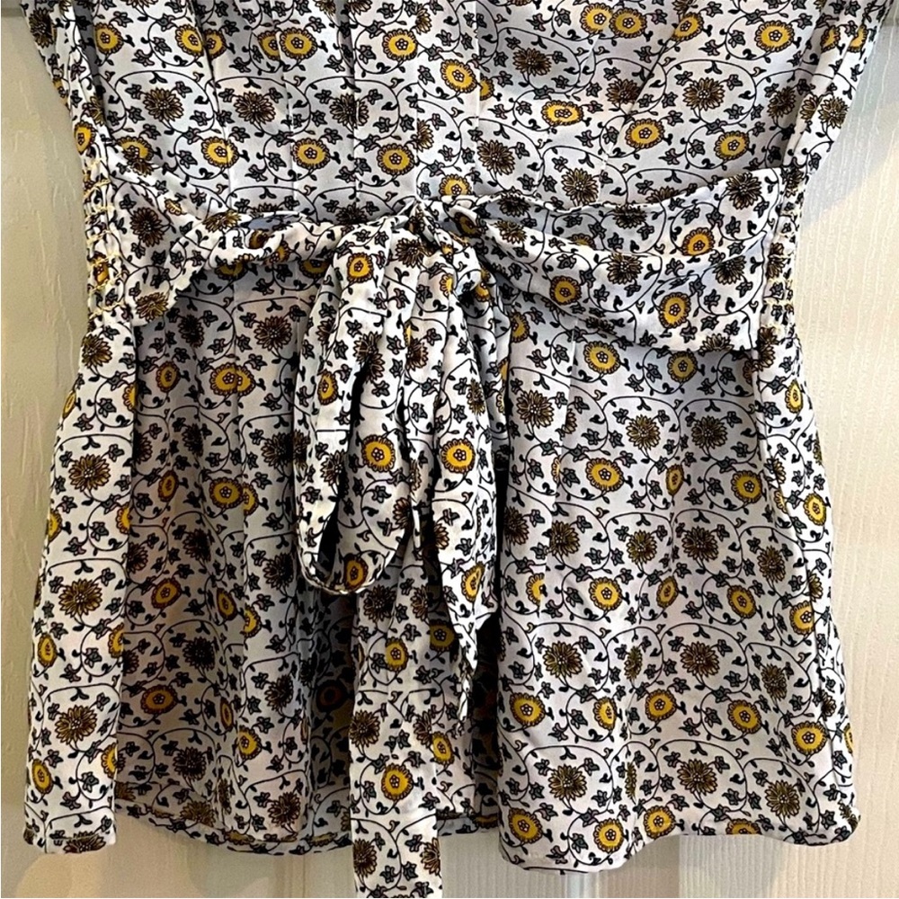 MAX STUDIO Floral Ruffle Sleeve Top - Picture 5 of 8